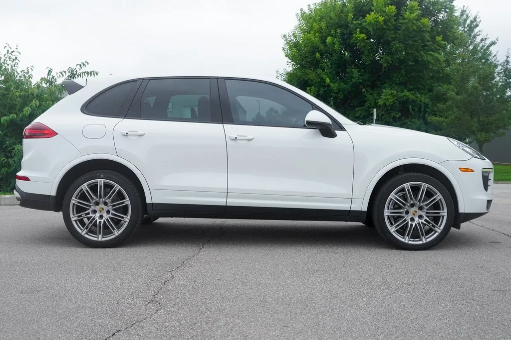 2018 Porsche Cayenne Base Platinum Edition photo 38