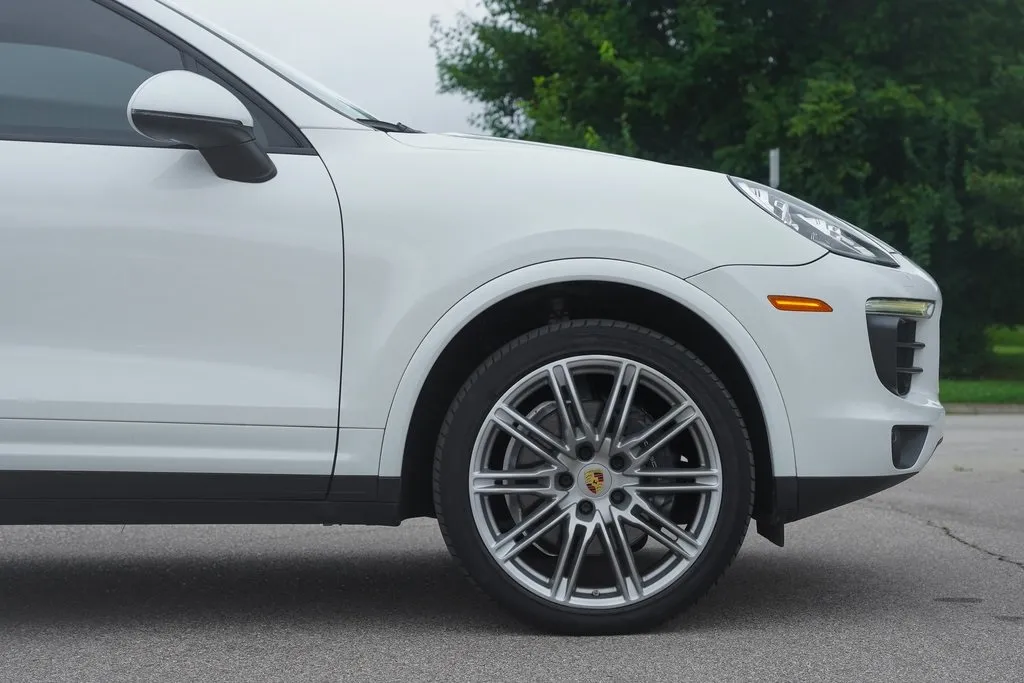 2018 Porsche Cayenne Base Platinum Edition photo 5