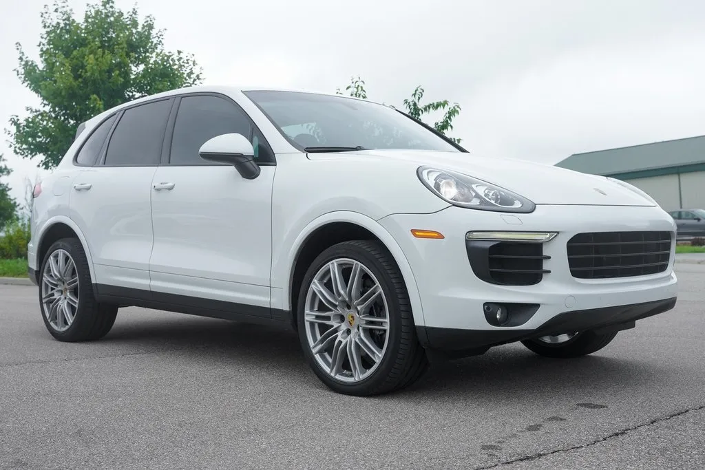 2018 Porsche Cayenne Base Platinum Edition photo 21