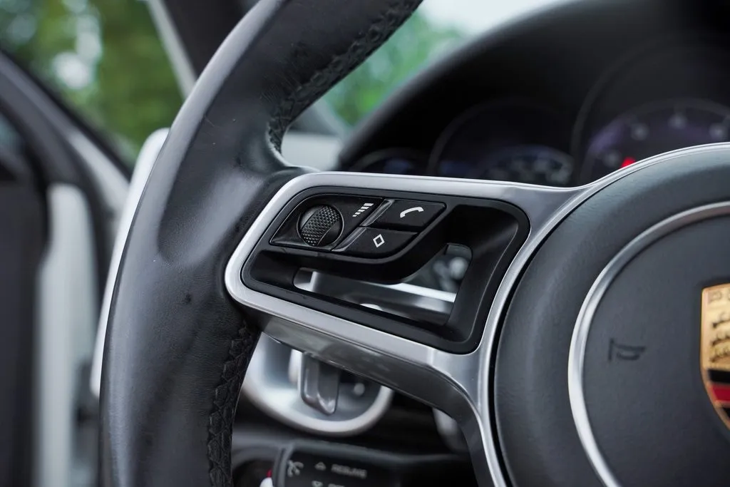 2018 Porsche Cayenne Base Platinum Edition photo 7