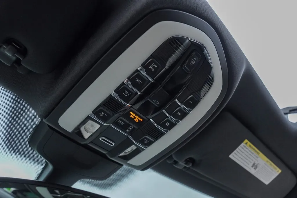 2018 Porsche Cayenne Base Platinum Edition photo 45