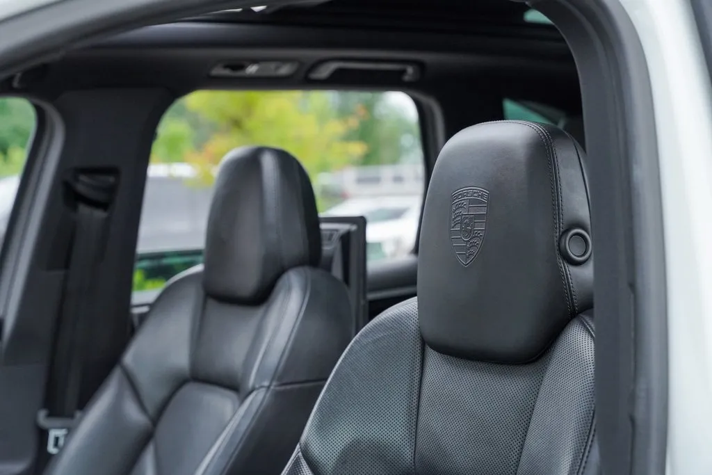2018 Porsche Cayenne Base Platinum Edition photo 46