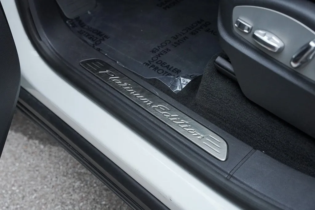 2018 Porsche Cayenne Base Platinum Edition photo 29