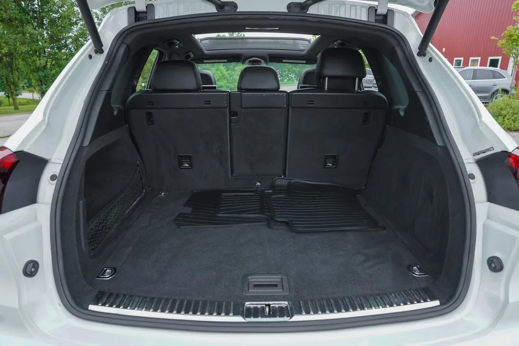 2018 Porsche Cayenne Base Platinum Edition photo 32