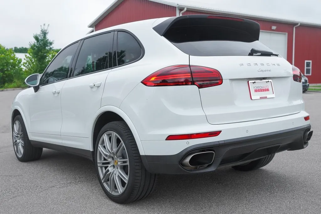 2018 Porsche Cayenne Base Platinum Edition photo 19