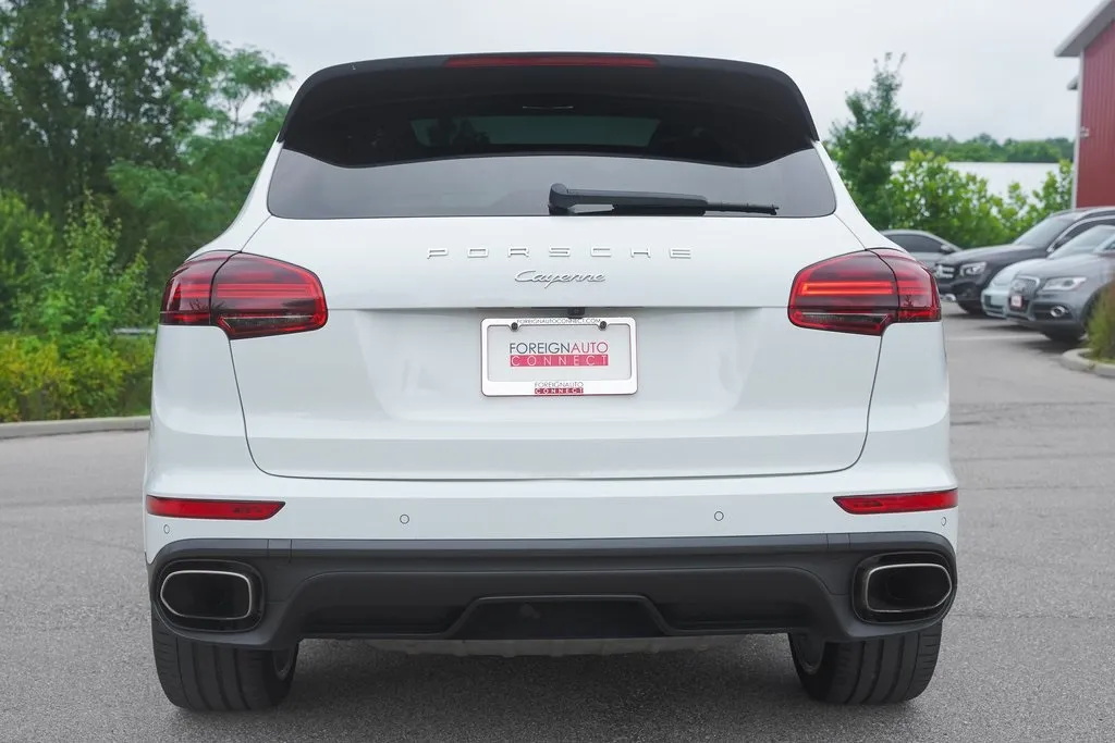 2018 Porsche Cayenne Base Platinum Edition photo 37