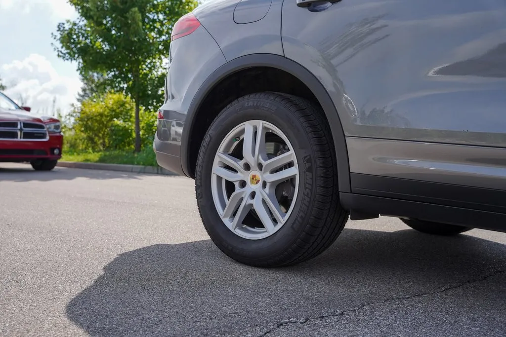 2016 Porsche Cayenne Base photo 20