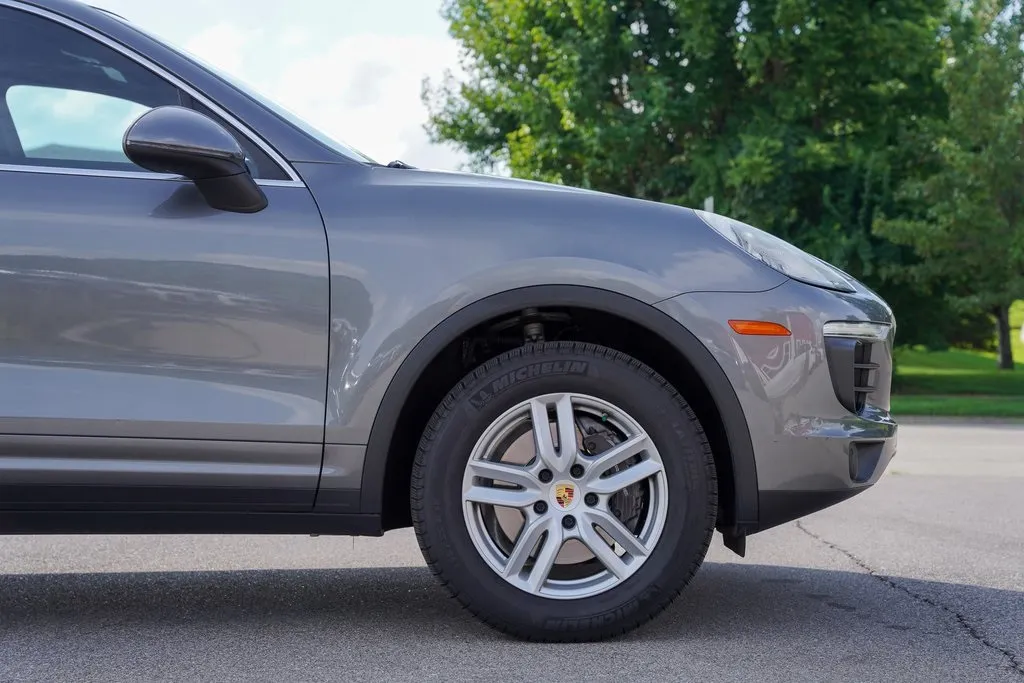 2016 Porsche Cayenne Base photo 4