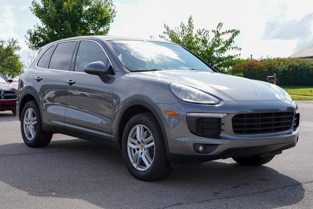 2016 Porsche Cayenne Base photo 21