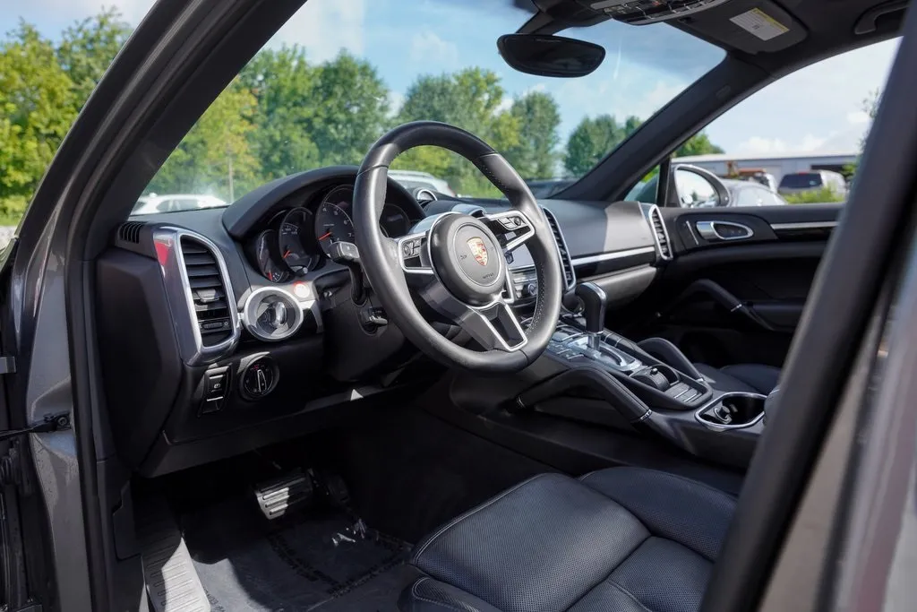 2016 Porsche Cayenne Base photo 5