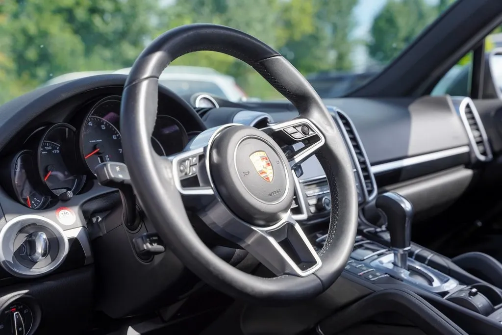 2016 Porsche Cayenne Base photo 22