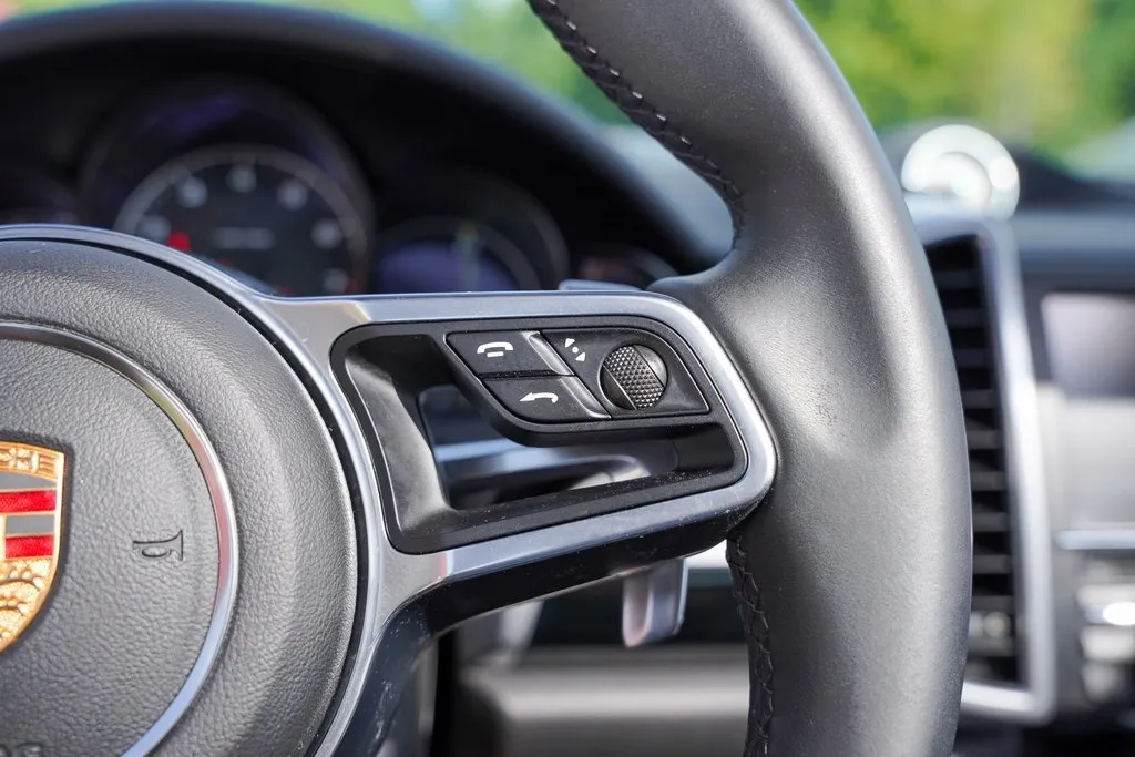 2016 Porsche Cayenne Base photo 36