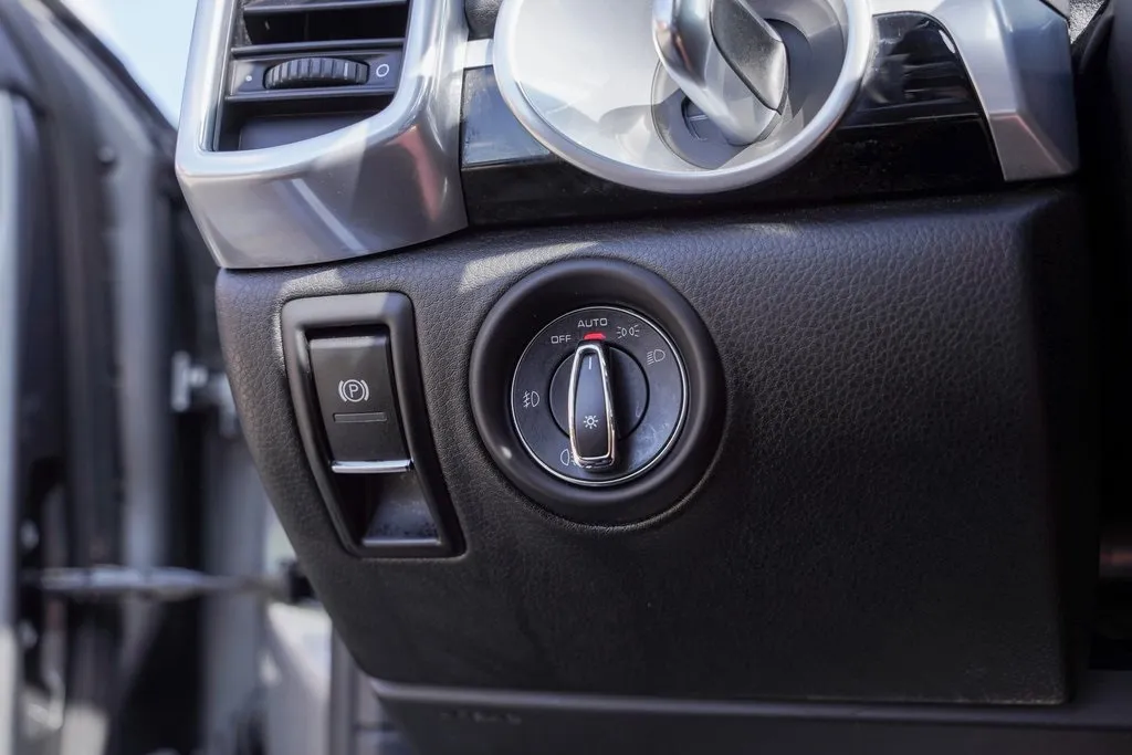 2016 Porsche Cayenne Base photo 23