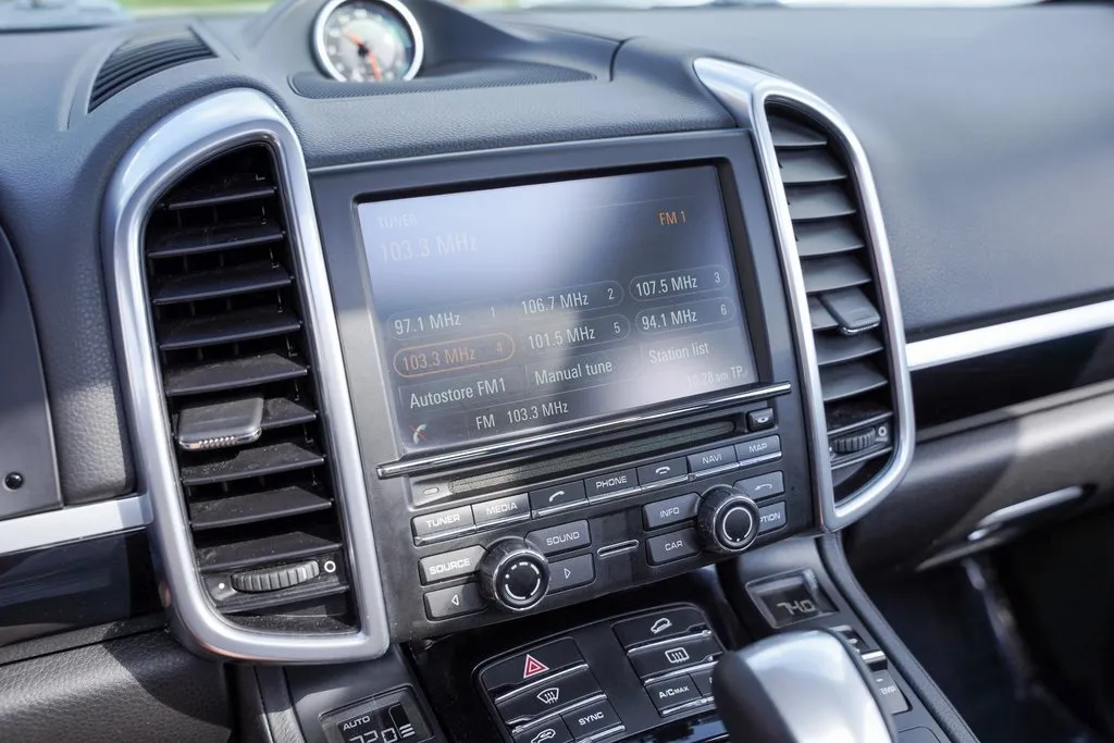 2016 Porsche Cayenne Base photo 24