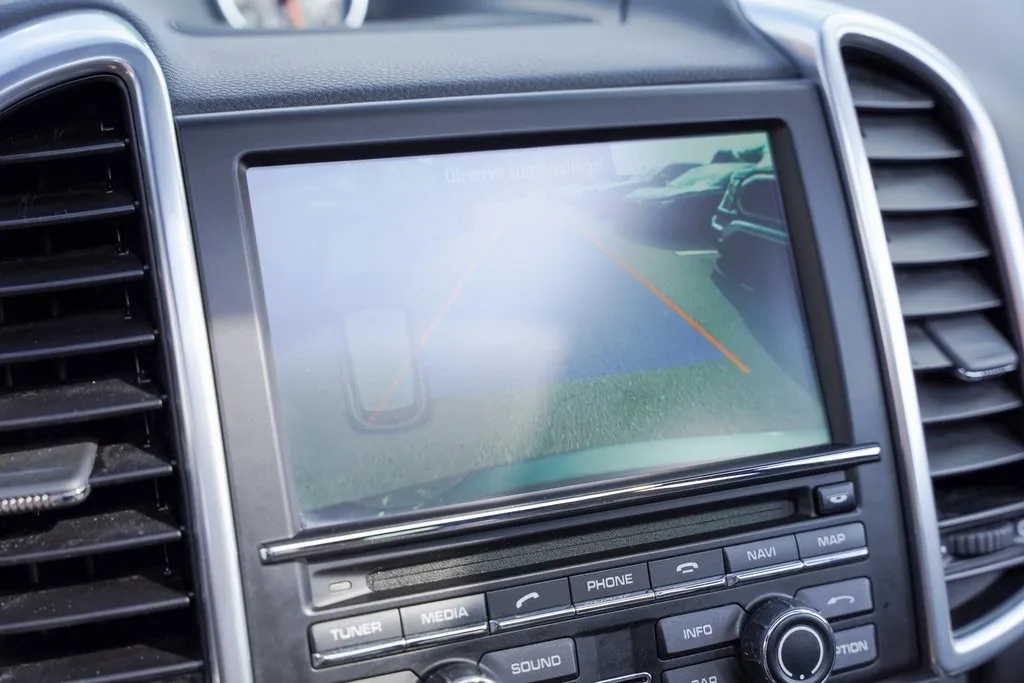 2016 Porsche Cayenne Base photo 38