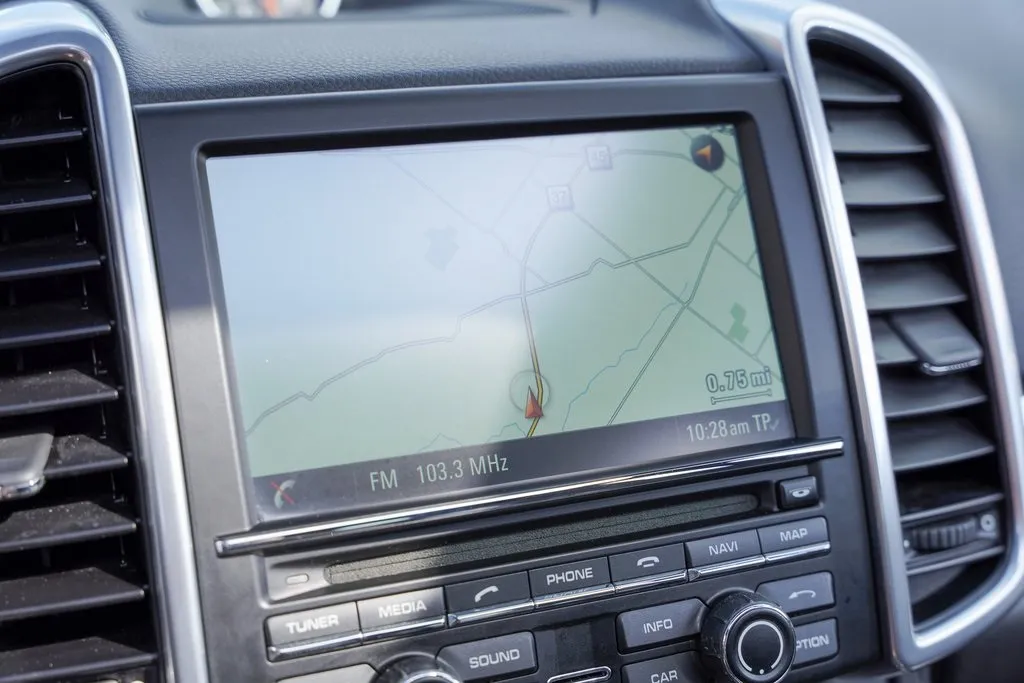 2016 Porsche Cayenne Base photo 8