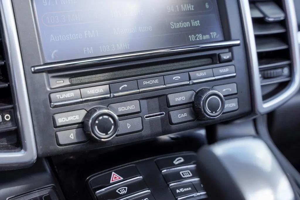 2016 Porsche Cayenne Base photo 25