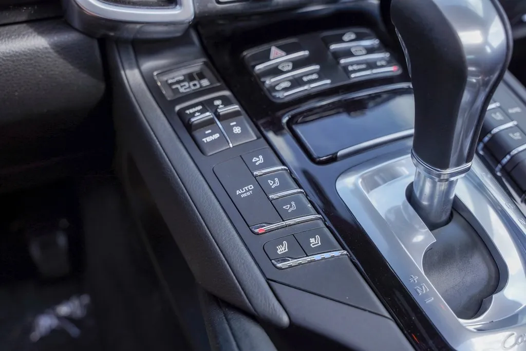 2016 Porsche Cayenne Base photo 39