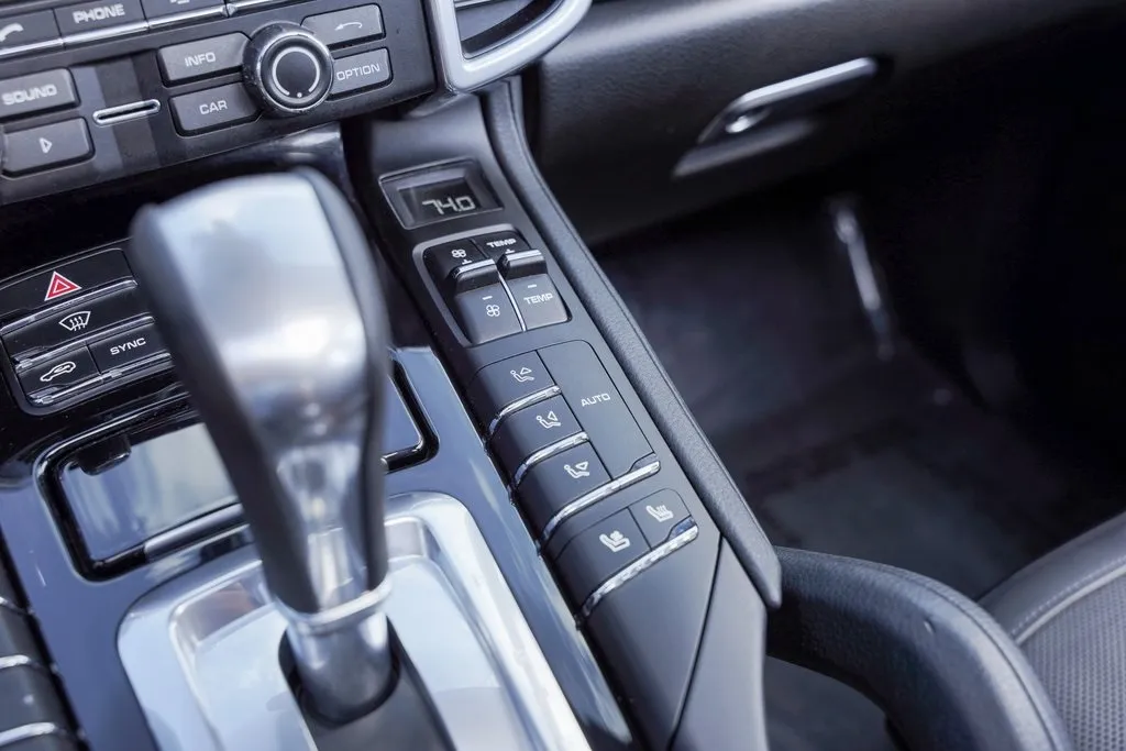 2016 Porsche Cayenne Base photo 9
