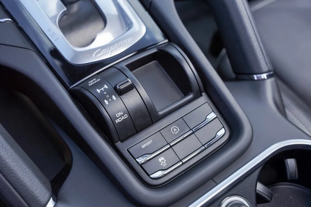 2016 Porsche Cayenne Base photo 26