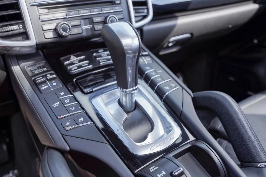 2016 Porsche Cayenne Base photo 40