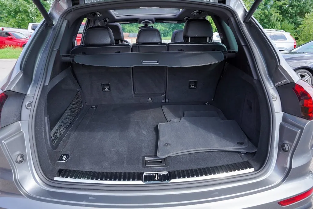 2016 Porsche Cayenne Base photo 13
