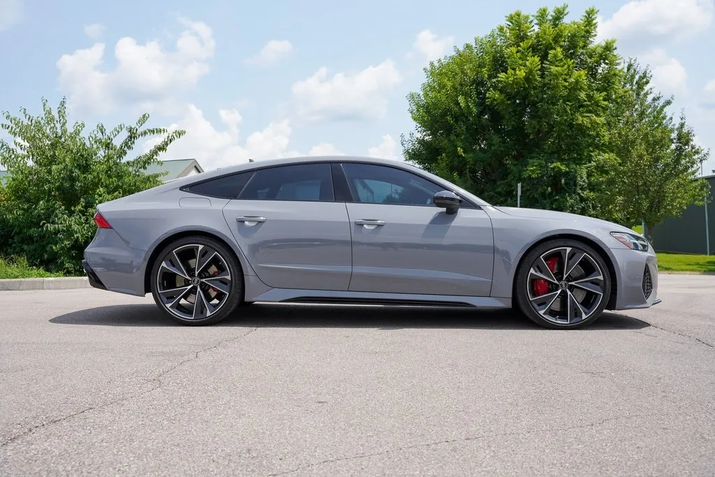 2022 Audi RS 7 Avant Base photo 5