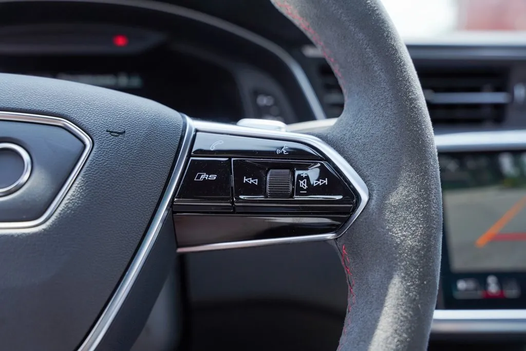 2022 Audi RS 7 Avant Base photo 7
