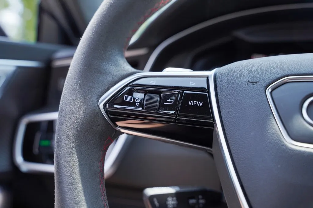 2022 Audi RS 7 Avant Base photo 23