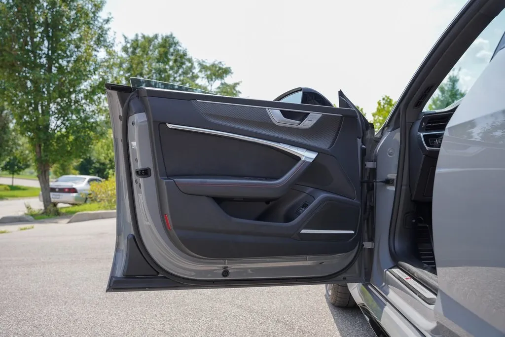 2022 Audi RS 7 Avant Base photo 13