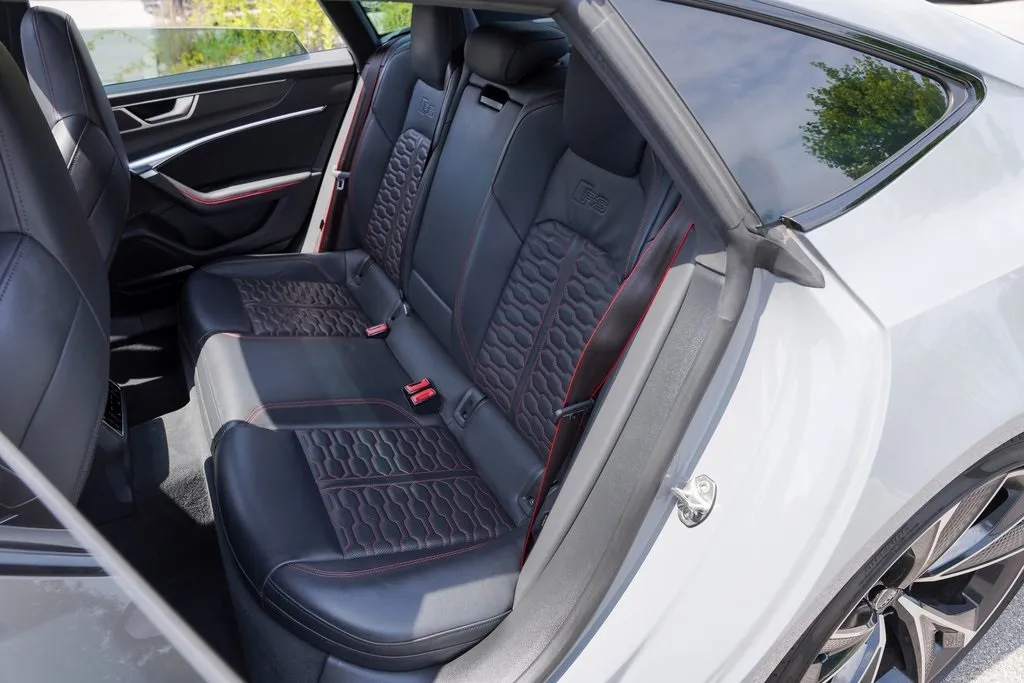 2022 Audi RS 7 Avant Base photo 15