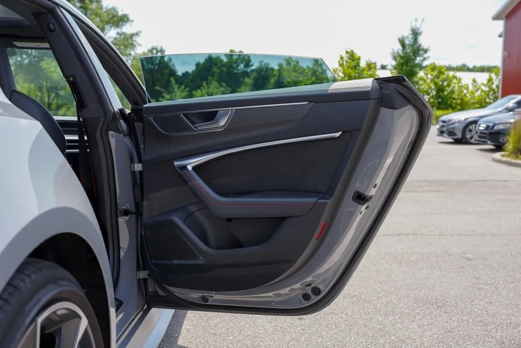 2022 Audi RS 7 Avant Base photo 33