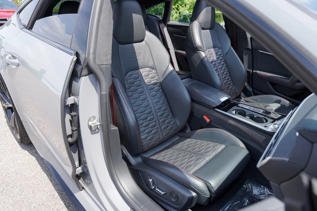 2022 Audi RS 7 Avant Base photo 34