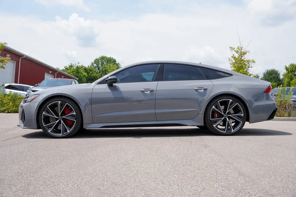 2022 Audi RS 7 Avant Base photo 3