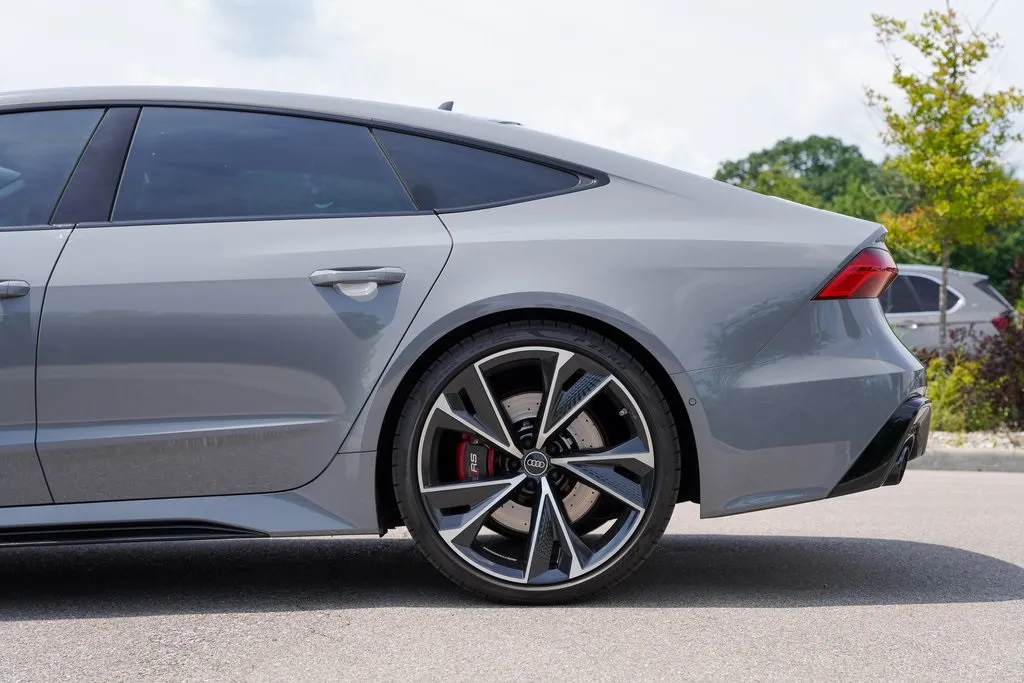 2022 Audi RS 7 Avant Base photo 19