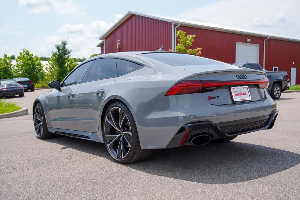 2022 Audi RS 7 Avant Base photo 38