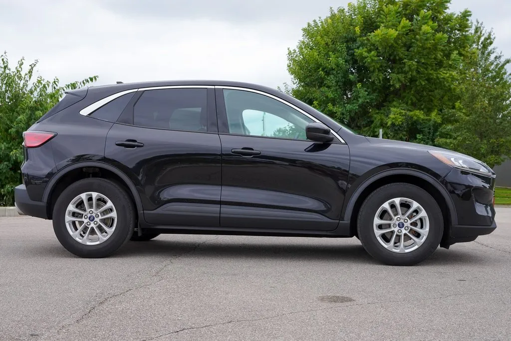 2020 Ford Escape SE photo 16