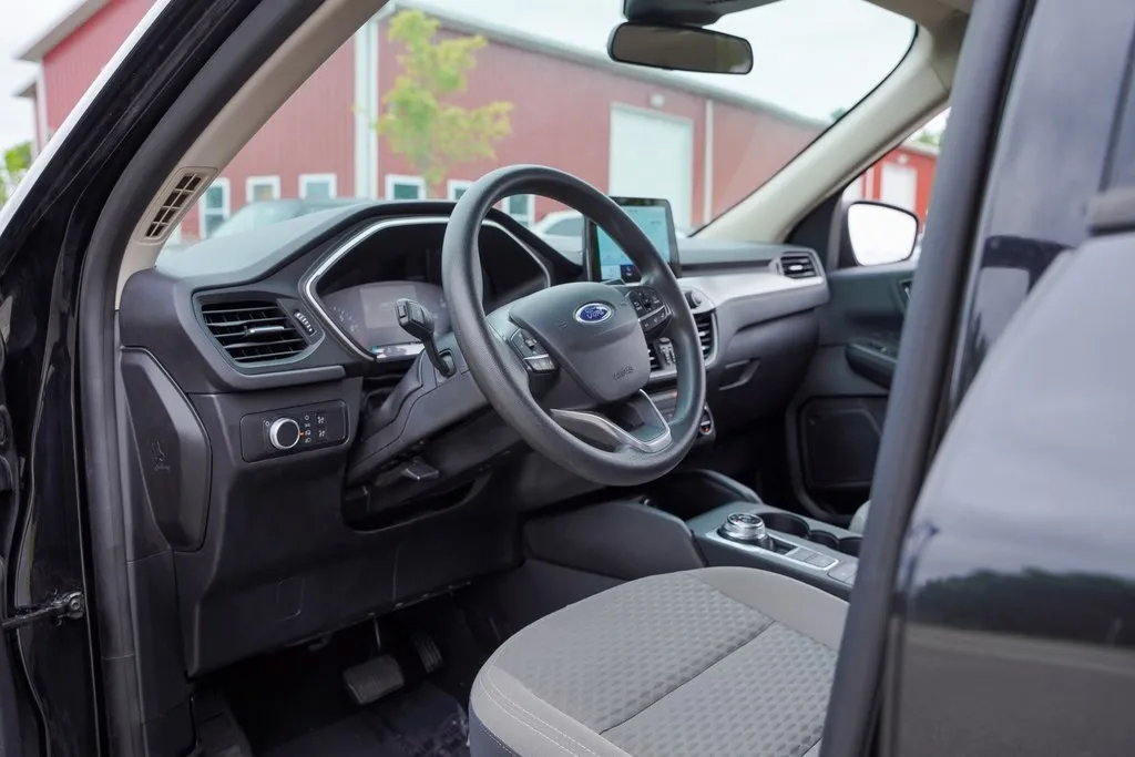 2020 Ford Escape SE photo 32
