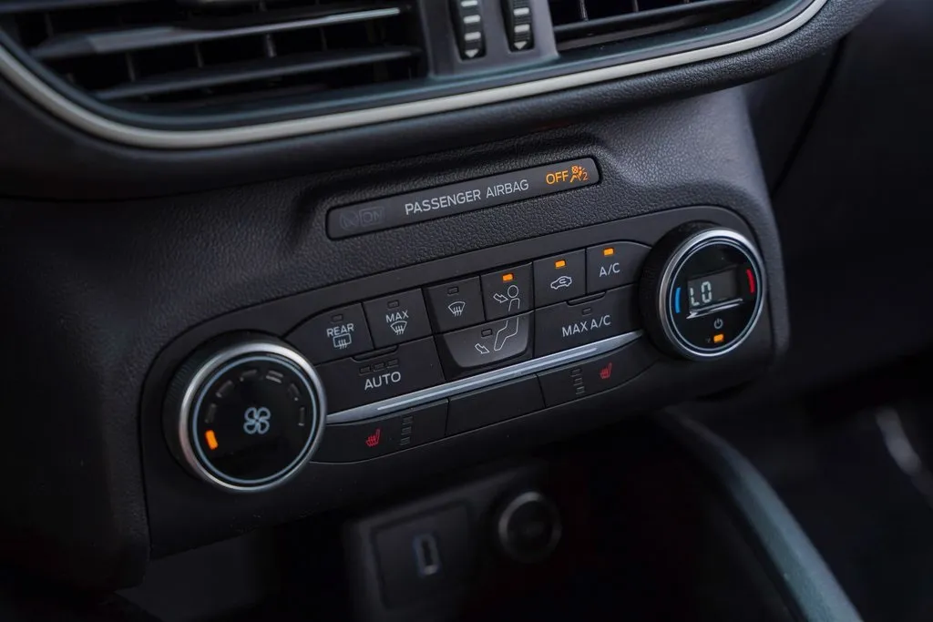 2020 Ford Escape SE photo 36