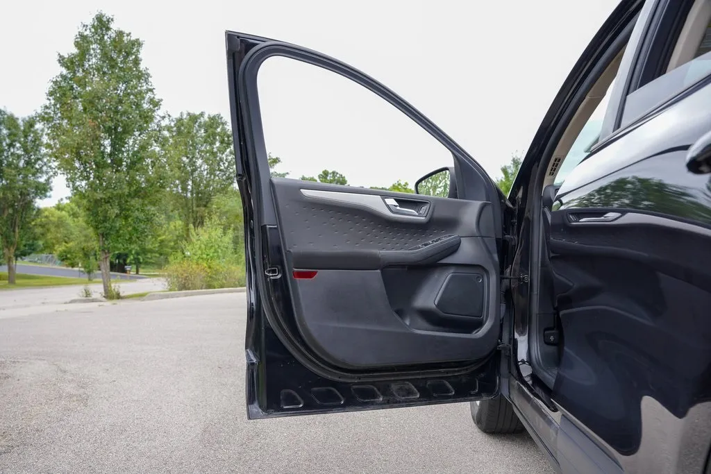 2020 Ford Escape SE photo 37