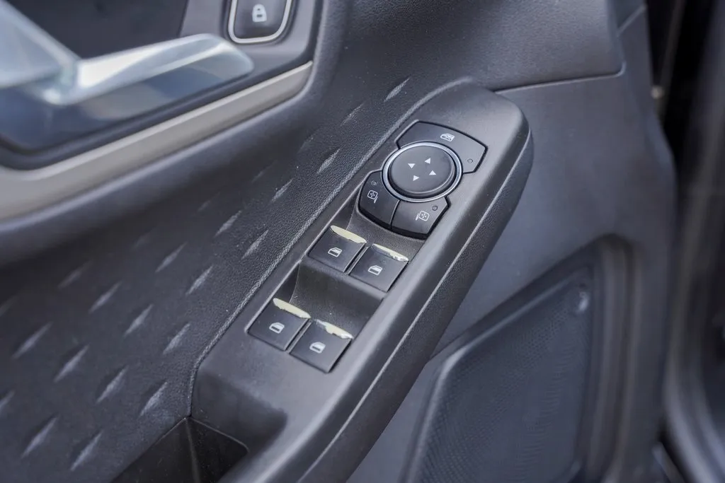 2020 Ford Escape SE photo 9