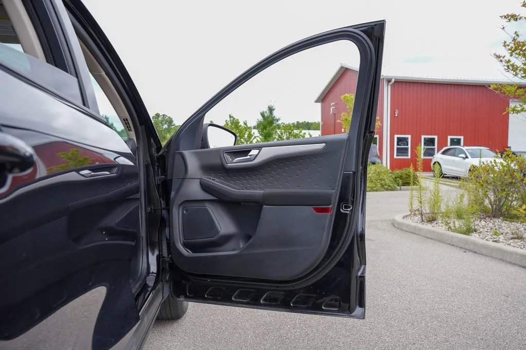 2020 Ford Escape SE photo 40