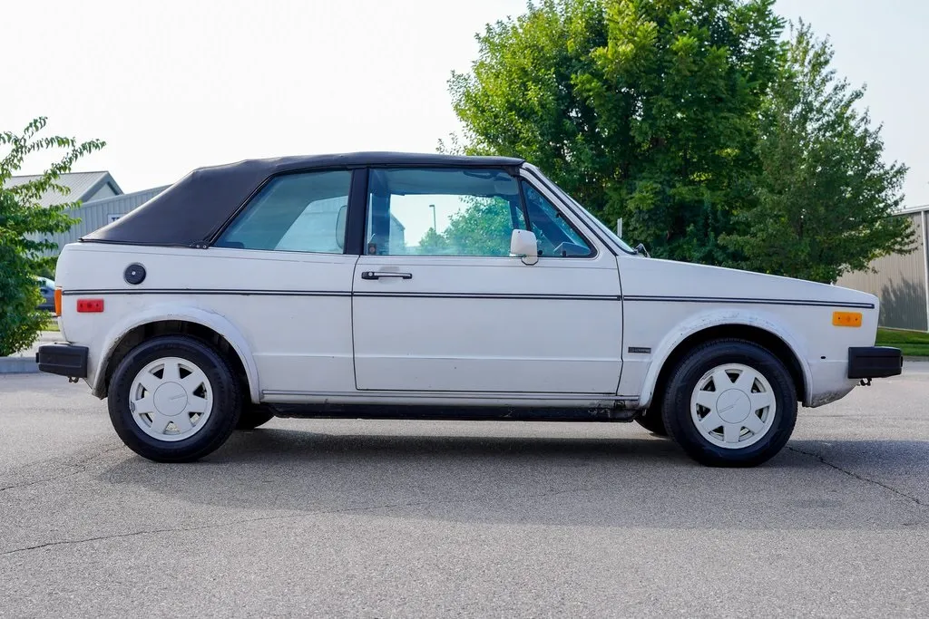 1987 Volkswagen Cabrio Base photo 5