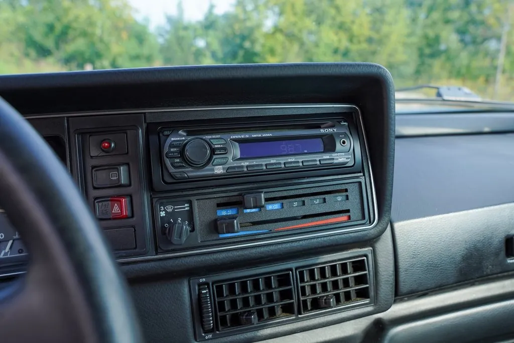 1987 Volkswagen Cabrio Base photo 14