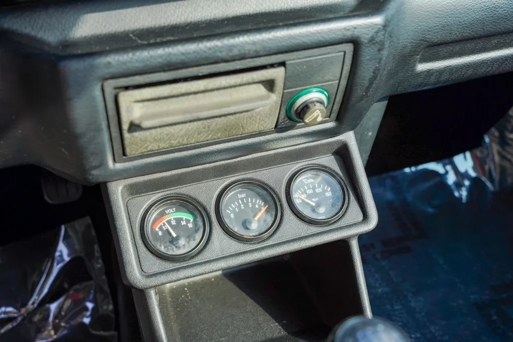 1987 Volkswagen Cabrio Base photo 24