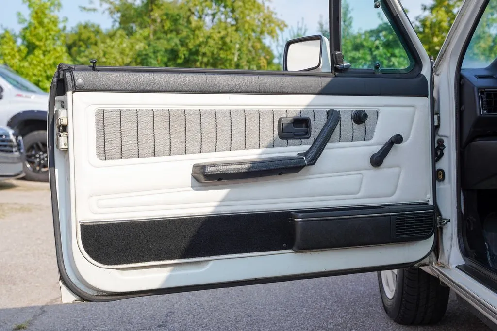 1987 Volkswagen Cabrio Base photo 25