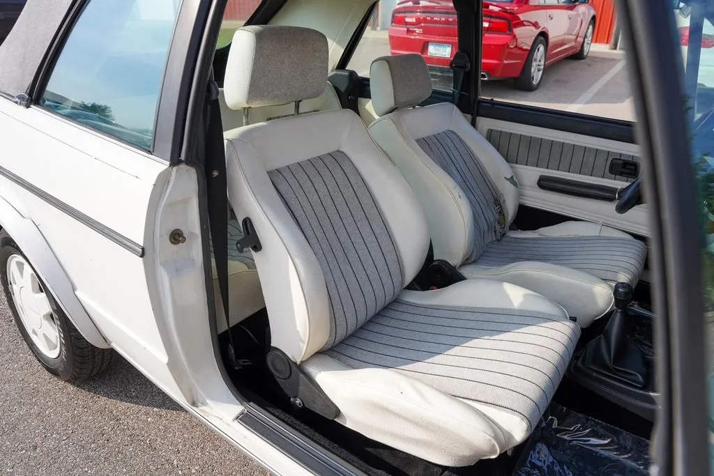 1987 Volkswagen Cabrio Base photo 8