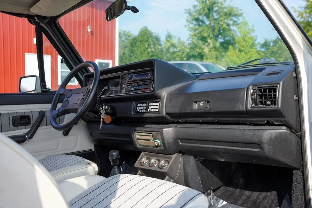 1987 Volkswagen Cabrio Base photo 17