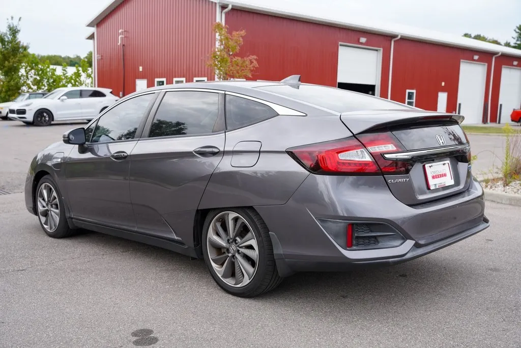 2018 Honda Clarity Plug-In Hybrid Touring photo 2