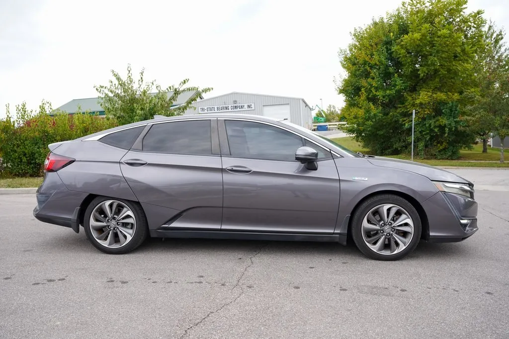 2018 Honda Clarity Plug-In Hybrid Touring photo 3